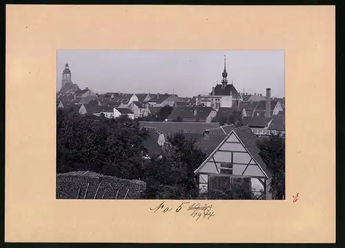 Fotografie Brück & Sohn Meissen, Ansicht Frohburg, Blick über die Dächer der Stadt mit Kirchen