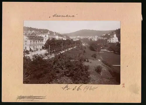 Fotografie Brück & Sohn Meissen, Ansicht Marienbad, Blick in den Ort mit Villa und Wohnhäusern