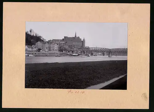 Fotografie Brück & Sohn Meissen, Ansicht Meissen i. Sa., Blick auf die Stadt mit Anlegestelle Raddampfer Pilsnitz