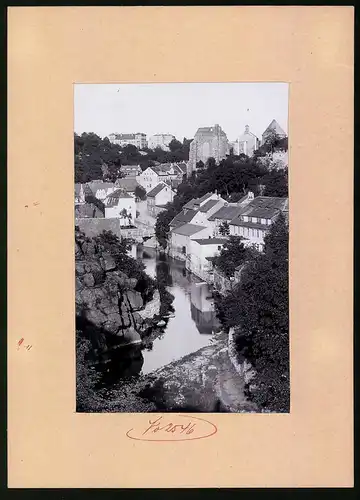 Fotografie Brück & Sohn Meissen, Ansicht Bautzen, Spreepartie mit Wohnhäusern und Ruine