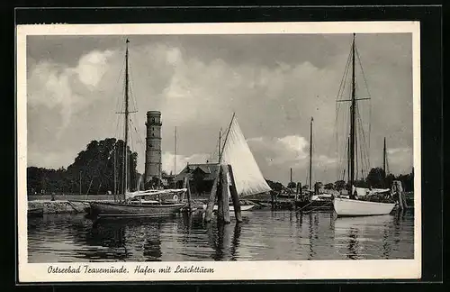 AK Travemünde, Hafen mit Leuchtturm, Schiffe