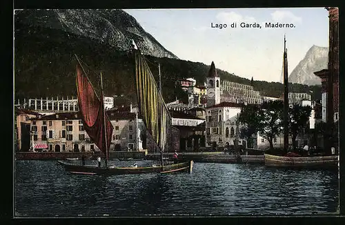 AK Maderno, Ortsansicht mit Uferpartie und Booten