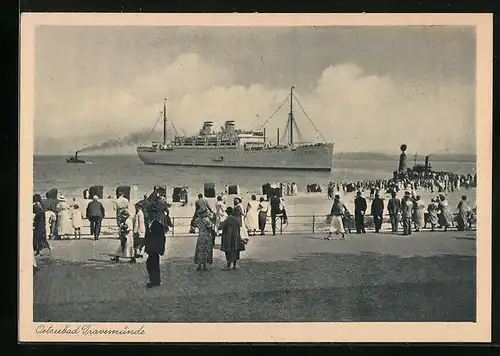 AK Travemünde, Strandpartie mit Schiff