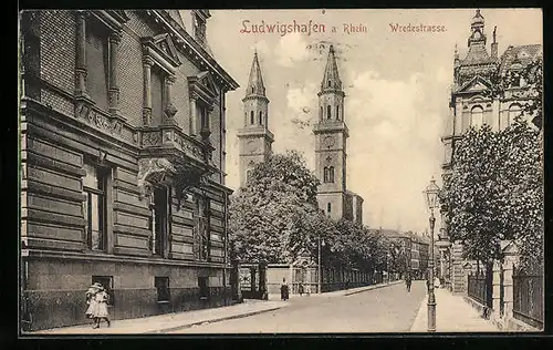 AK Ludwigshafen a. Rh., Wredestrasse mit Kirche