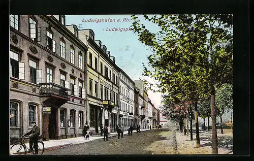 AK Ludwigshafen a. Rh., Ludwigsplatz mit Passanten und Baumallee