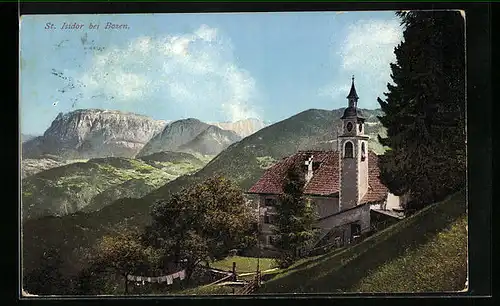 AK St. Isidor /Bozen, Kirche vor Bergpanorama