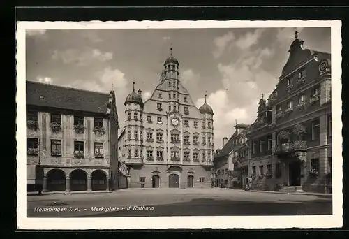 AK Memmingen i. A., Marktplatz mit Rathaus