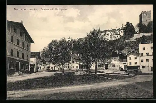 AK Neubeuern am Inn, Gasthaus am Marktplatz mit Schloss