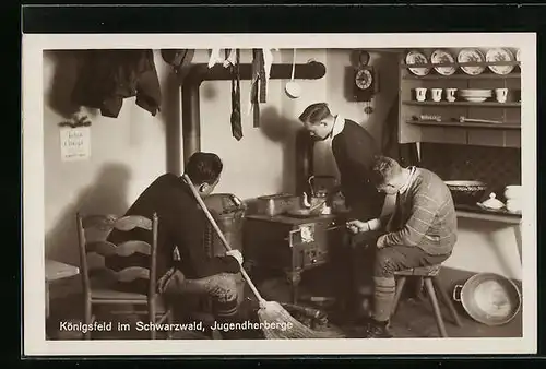 AK Königsfeld i. Schwarzwald, Jugendherberge, Gäste an der Kochmaschine