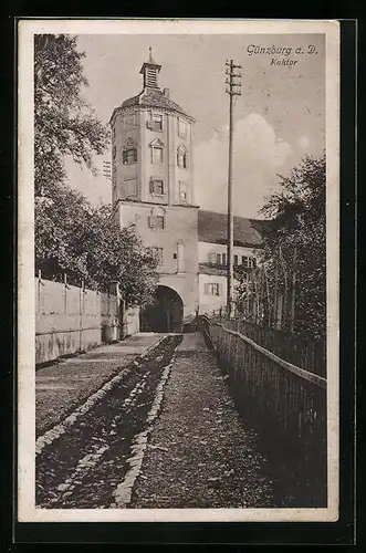 AK Günzburg a. D., Kuhtor mit Strassenpartie