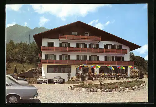 AK Dorf Tirol /Meran, Hotel Johannis, Bes. Fam. Hans Götsch, Aussenansicht mit Terrasse