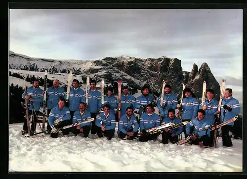 AK Kastelruth, Gruppenfoto mitWintersportlern der Skischule