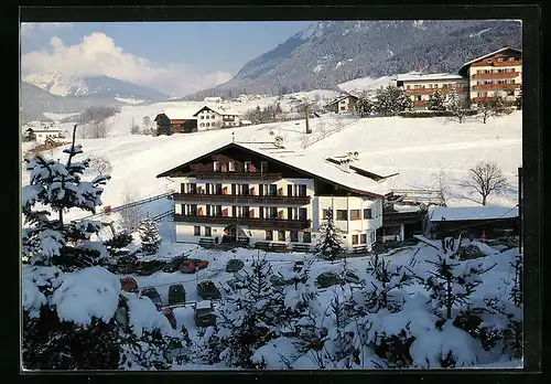 AK Kastelruth, Hotel Alpen-Royal, Hotel und Umgebung in Winterlandschaft