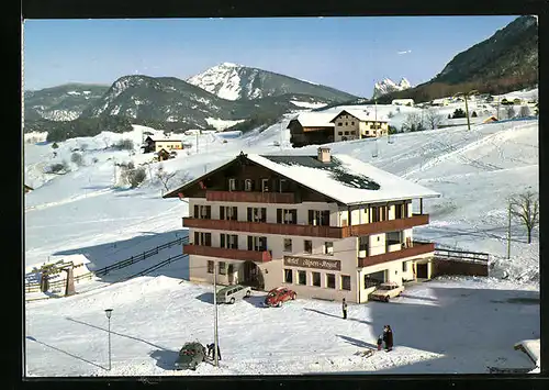 AK Kastelruth, Hotel Alpen-Royal vor Bergpanorama