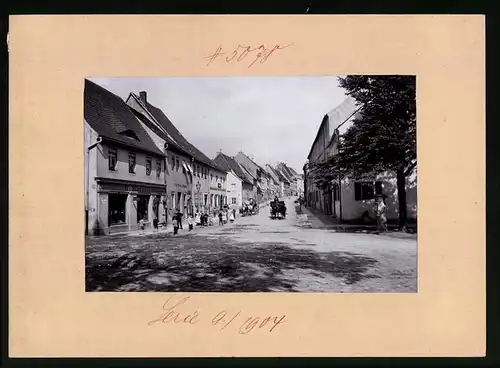 Fotografie Brück & Sohn Meissen, Ansicht Torgau, Leipzigerstrasse mit Tabakwarenladen H. Blauhuth & Sattlermeister Hering