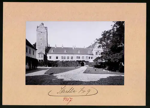 Fotografie Brück & Sohn Meissen, Ansicht Strehla, Partie auf dem Schlosshof