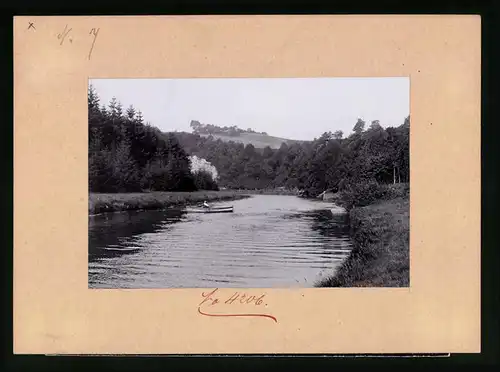 Fotografie Brück & Sohn Meissen, Ansicht Rosswein, Ruderboot auf der Mulde