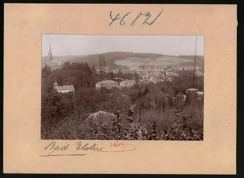 Fotografie Brück & Sohn Meissen, Ansicht Bad Elster, Blick über den Ort mit Kirche