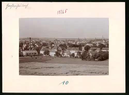 Fotografie Brück & Sohn Meissen, Ansicht Grossröhrsdorf i. Sa., Blick auf den Ort mit Textilfabrik