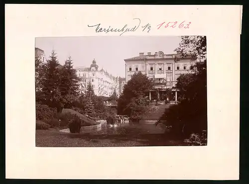 Fotografie Brück & Sohn Meissen, Ansicht Marienbad, Blick auf das Hotel Stift Tepler Haus samt Parkanlagen