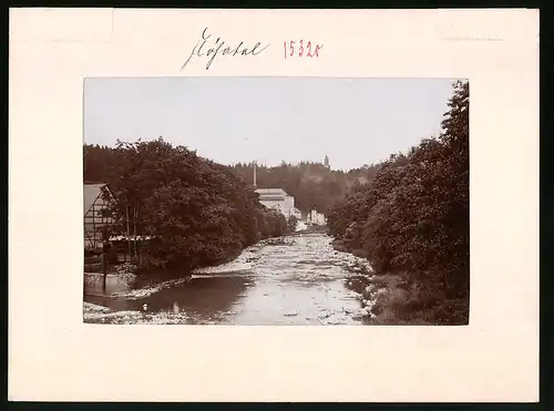 Fotografie Brück & Sohn Meissen, Ansicht Leubsdorf, Blick auf die Fabrik im Flöhatal