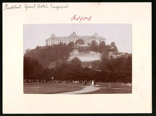 Fotografie Brück & Sohn Meissen, Ansicht Karlsbad, Blick auf das Grandhotel Imperial auf dem Berg