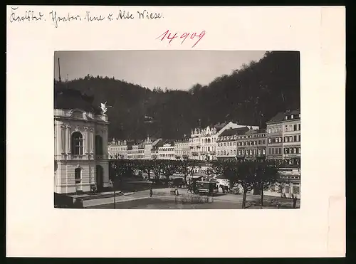 Fotografie Brück & Sohn Meissen, Ansicht Karlsbad, Pferdebahn in der Neue und Alte Wiese am Theater