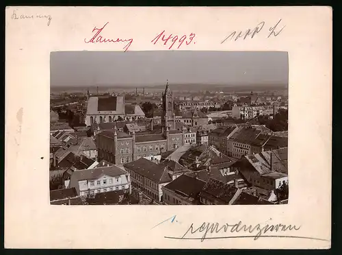 Fotografie Brück & Sohn Meissen, Ansicht Kamenz i. Sa., Blick über die Dächer der Stadt zum Rathaus