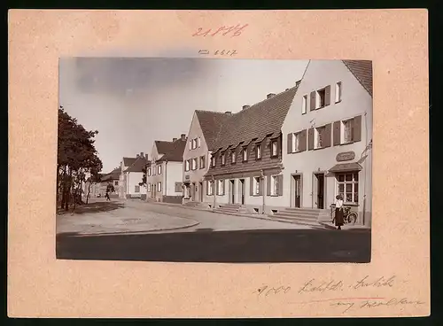 Fotografie Brück & Sohn Meissen, Ansicht Lautawerk, Marktplatz mit Handlung Gebr. Quiroli, Strassenpartie