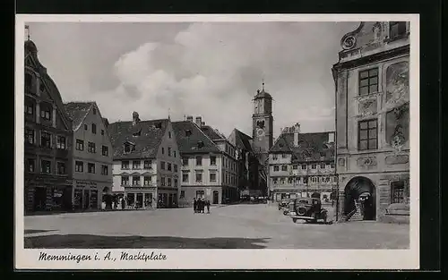 AK Memmingen i. A., Marktplatz mit Automobil