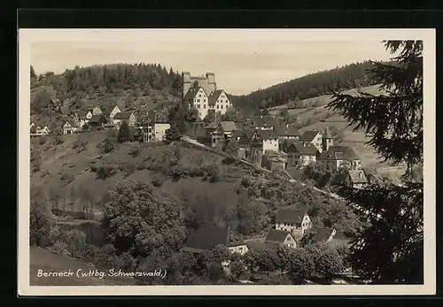 AK Berneck /wttbg. Schwarzwald), Ortspartie mit der Burg