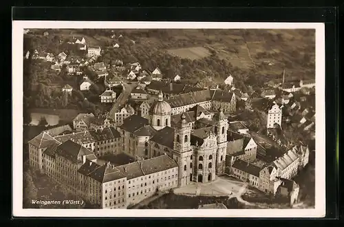 AK Weingarten /Württ., Partie mit Schloss aus der Vogelschau