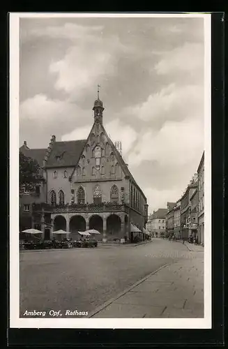 AK Amberg Opf., Rathaus mit Passanten