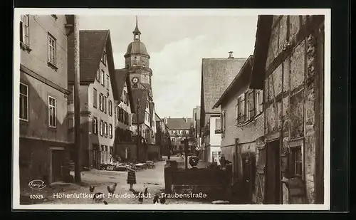AK Freudenstadt, Traubenstrasse mit Blick auf Kirchturm