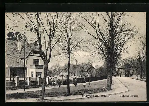 AK Ebstorf /Kr. Uelzen, Bahnhofstrasse mit Anwohnern