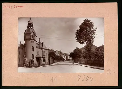Fotografie Brück & Sohn Meissen, Ansicht Oederan i. Sa., Blick in die Bahnhofstrasse mit dem Postamt