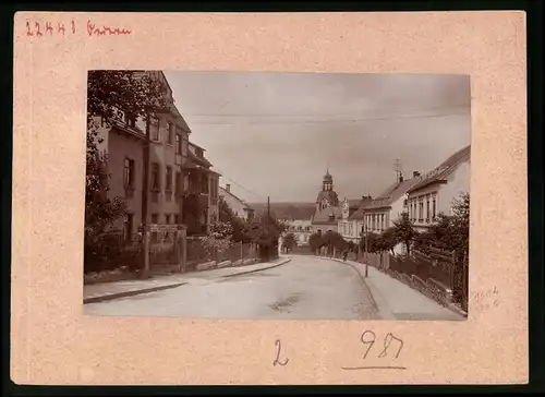 Fotografie Brück & Sohn Meissen, Ansicht Oederan i. Sa., Bahnhofstrasse am Geschäft Friedrich Nüchtern, Blick zum Postamt