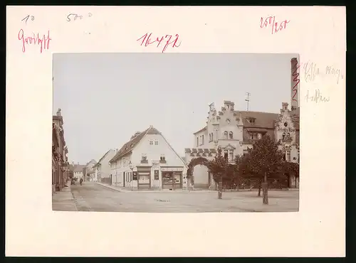 Fotografie Brück & Sohn Meissen, Ansicht Groitzsch, Zeitzer Strasse mit Marktplatz und Hotel weisses Ross, Handlung