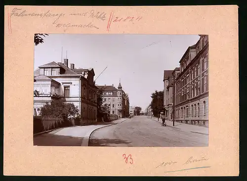 Fotografie Brück & Sohn Meissen, Ansicht Mittweida i. Sa., Blick in die Bahnhofstrasse mit Wohnhäusern