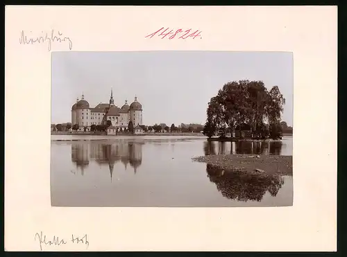 Fotografie Brück & Sohn Meissen, Ansicht Moritzburg, Blick auf das Jagdschloss Moritzburg