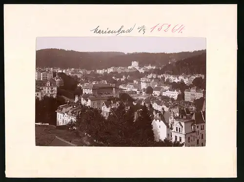 Fotografie Brück & Sohn Meissen, Ansicht Marienbad, Blick auf die Stadt mit Villa Newa