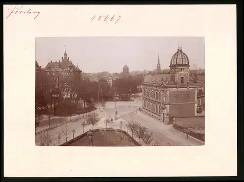 Fotografie Brück & Sohn Meissen, Ansicht Freiberg i. Sa., Postplatz, Strasseneck mit Blick zum Donatsturm