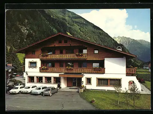 AK Luttach i. Ahrntal, Hotel-Pension Lindemair mit Autos