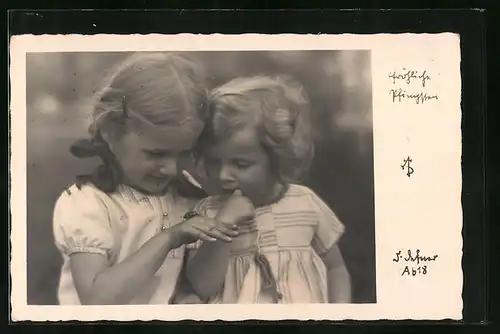 Foto-AK Adalbert Defner: Mädchen wünschen sich fröhliche Pfingsten