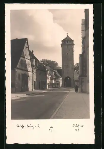 Foto-AK Adalbert Defner: Rothenburg o. T., Strassenpartie mit Turm