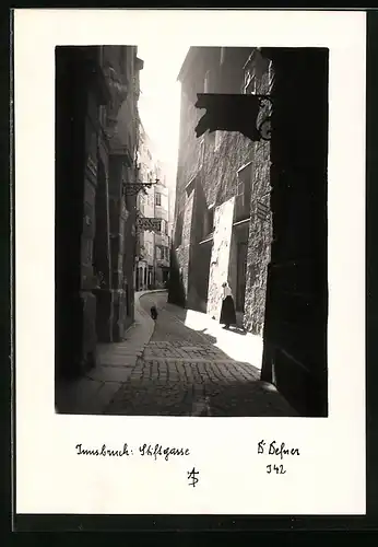 Foto-AK Adalbert Defner: Innsbruck, Blick in die Stiftsgasse