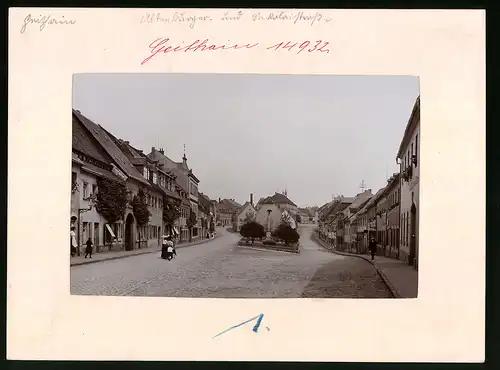 Fotografie Brück & Sohn Meissen, Ansicht Geithain, Altenburgerstrasse & Nikolaistrasse mit Denkmal und Ladengeschäften