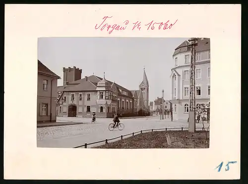 Fotografie Brück & Sohn Meissen, Ansicht Torgau, Strassenkreuzung an der Turnhalle