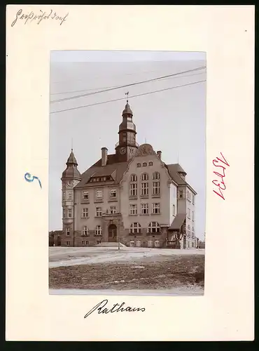 Fotografie Brück & Sohn Meissen, Ansicht Grossröhrsdorf, Rathaus mit Rathskeller & Vorplatz