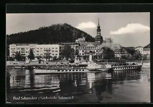 AK Bad Schandau /Sächs. Schweiz, Ortspartie mit Elbansicht und Dampfer Leipzig